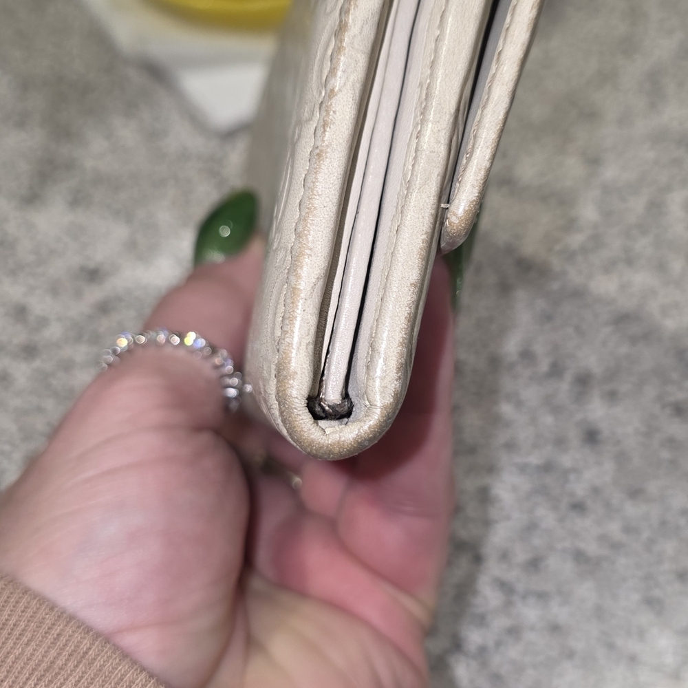 Gucci Guccissima Wallet In Ivory. Comes With Unbranded Chain - Picture 12 of 13
